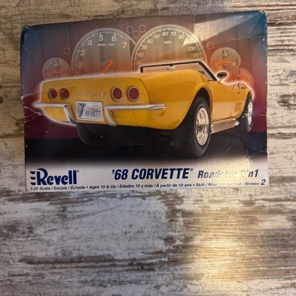 Revell ’68 Corvette Roadster Model - Classic Red with Original Box - Picture 6 of 6